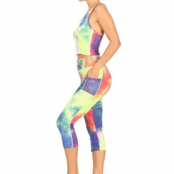 3 Textured Top and Capri Butt Lifted Leggings Set - Picture 2 of 3